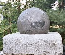 Fontaine Boule flottante en Granit Paradiso sur bloc brut