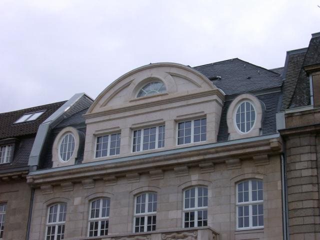 Une façade à l'ancienne en Pierre Calcaire Montmoyen